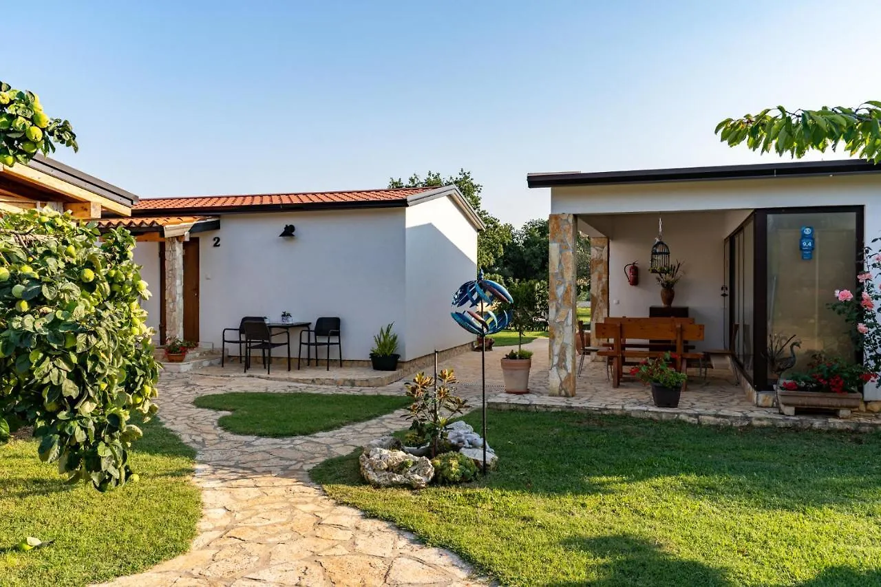 Holiday Home Kerniat Pola 0*,  Croazia