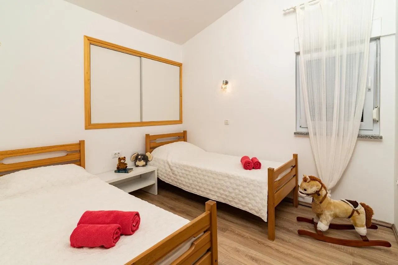 Holiday Home Kerniat Pola 0*,  Croazia
