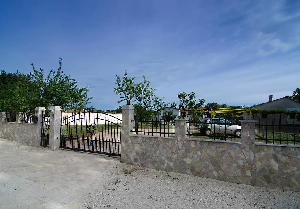 Holiday Home Kerniat Pola Croazia