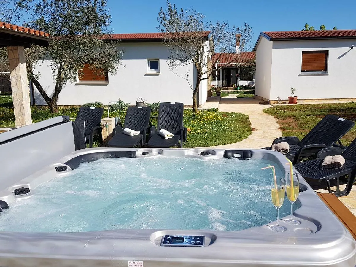 Holiday Home Kerniat Pola