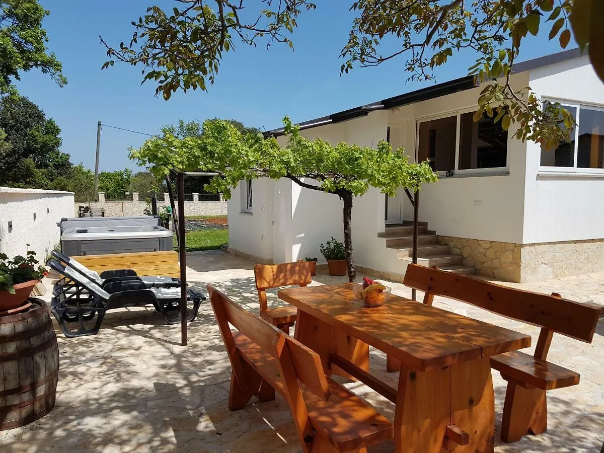 Holiday Home Kerniat Pula