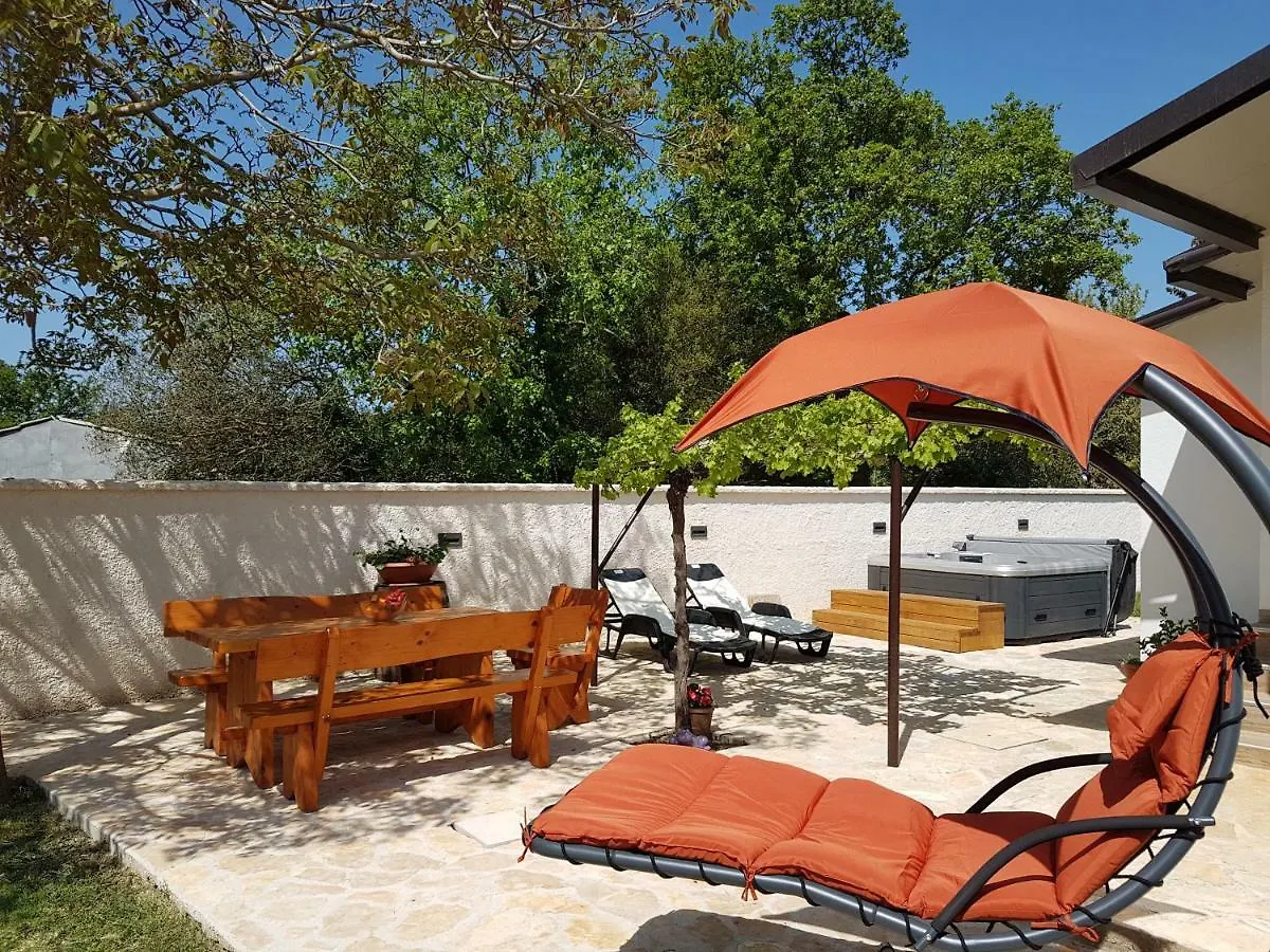 Holiday Home Kerniat Sisan 0*, Pula Croatia